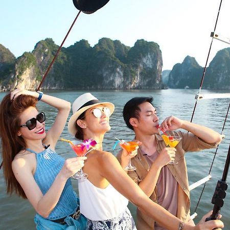Hotel Charm Boutique Cruise Hạ Long Exterior foto