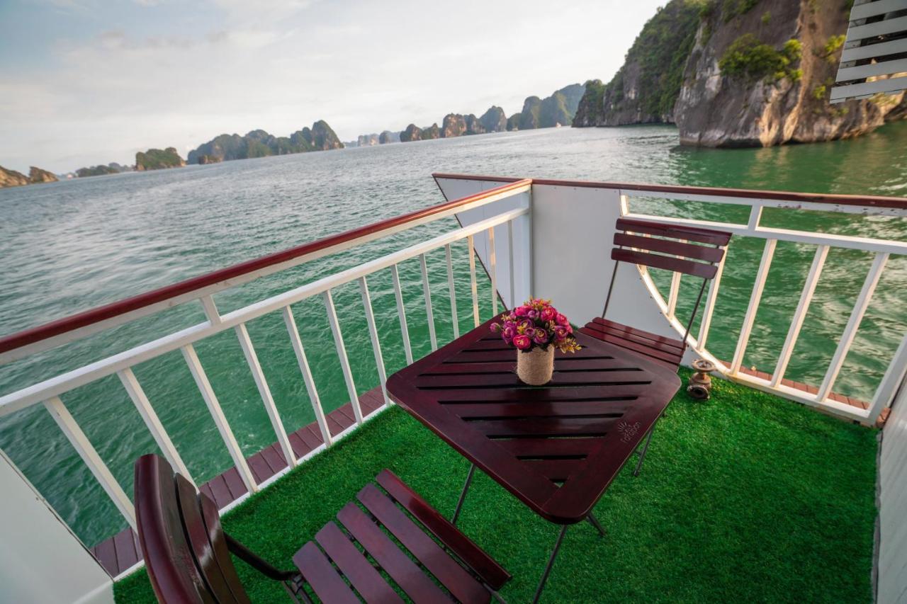 Hotel Charm Boutique Cruise Hạ Long Exterior foto