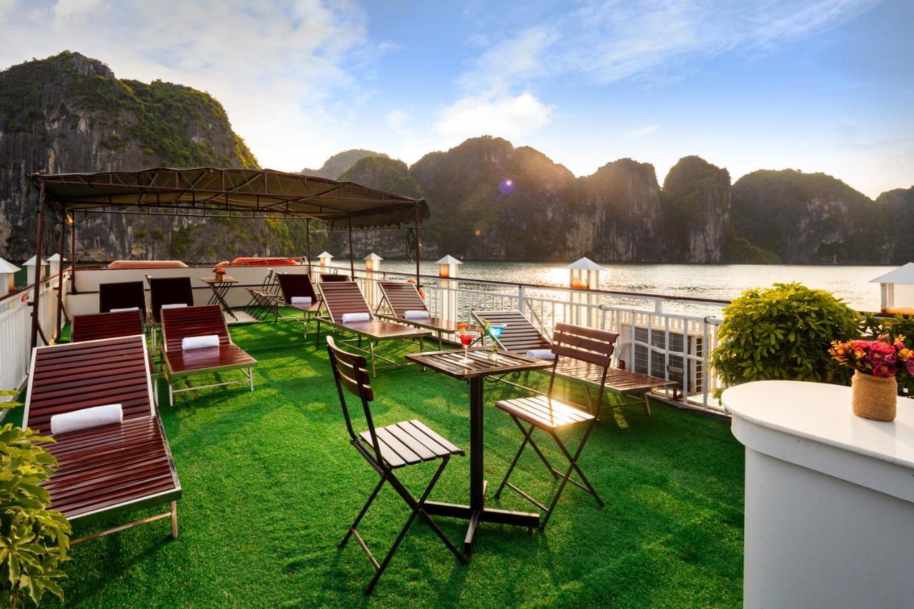 Hotel Charm Boutique Cruise Hạ Long Exterior foto
