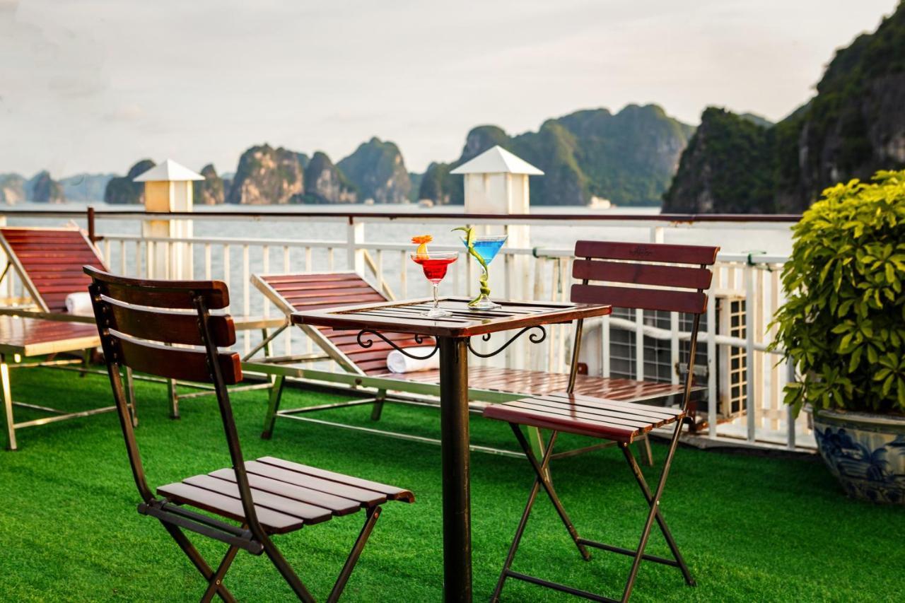 Hotel Charm Boutique Cruise Hạ Long Exterior foto