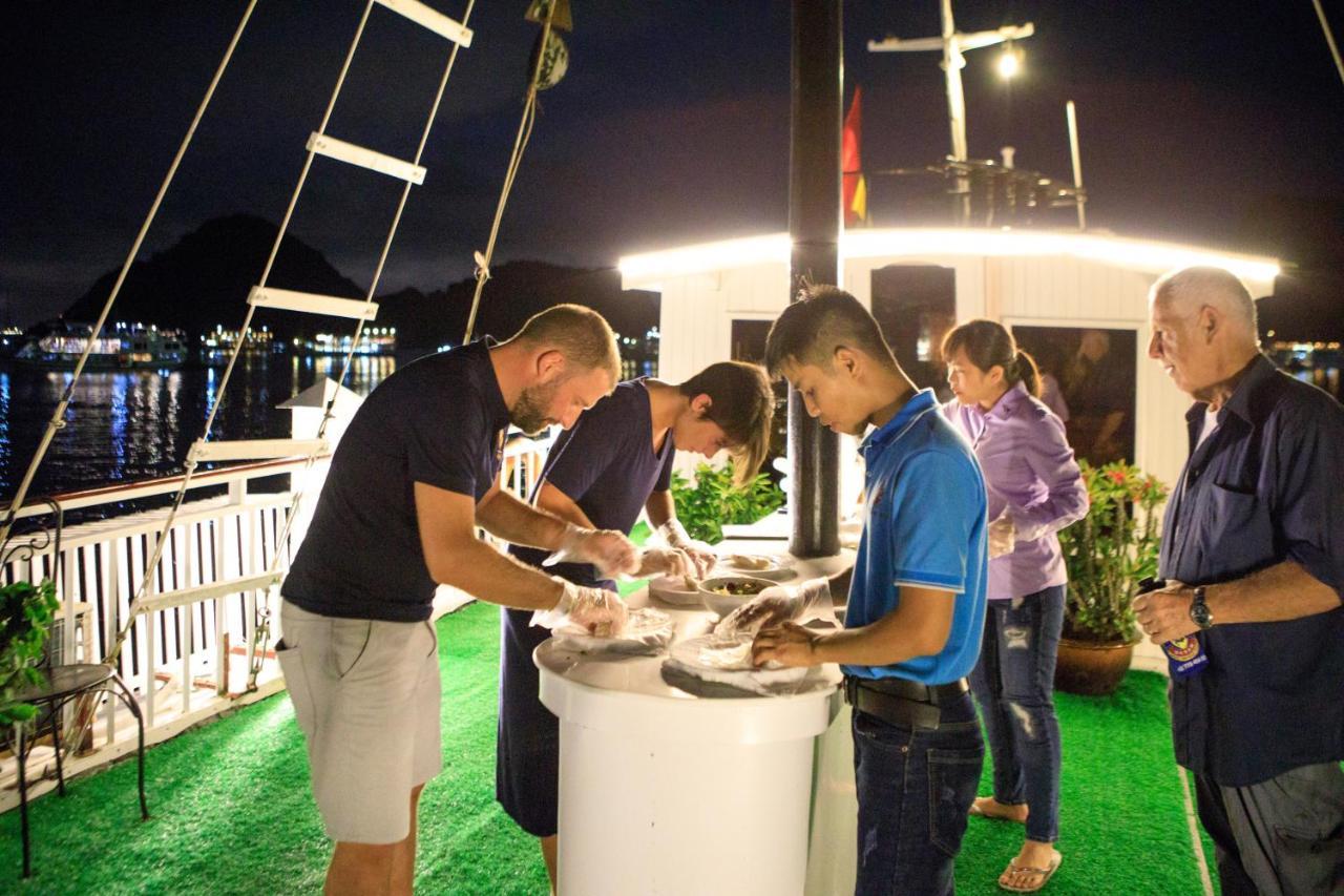 Hotel Charm Boutique Cruise Hạ Long Exterior foto